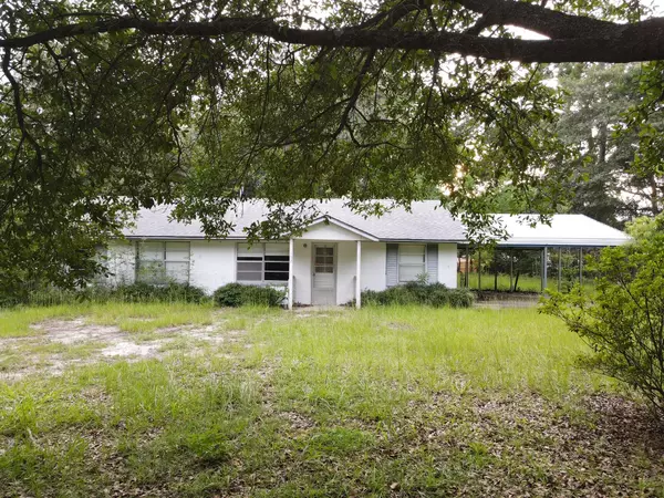 102 Bonneau St, Bonneau, SC 29431