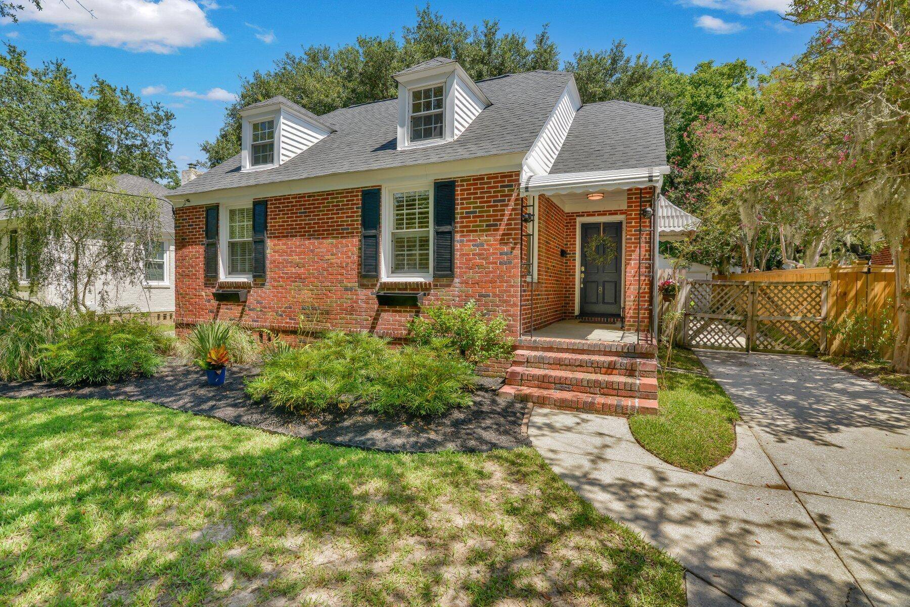 8 Lyttleton St, Charleston, SC 29407