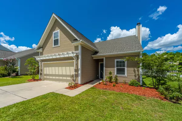 421 Thoroughbred Dr, Moncks Corner, SC 29461