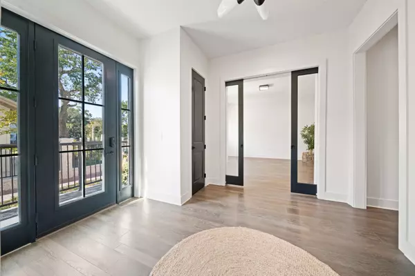 Charleston, SC 29492,504 Helmsman St