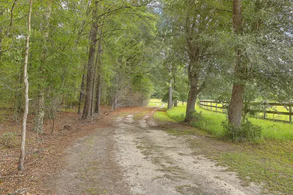 4608 Red Oak Rd, Cottageville, SC 29435