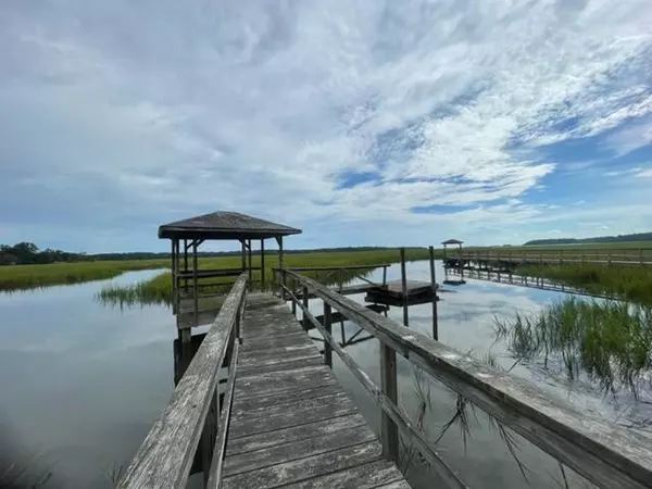 8547 Middleton Point Ln, Edisto Island, SC 29438