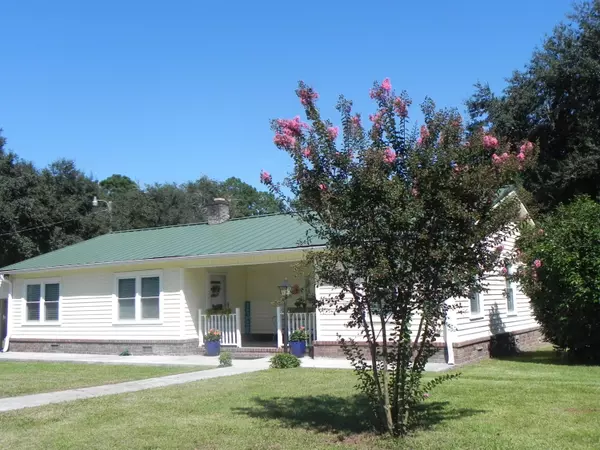 122 George Ln, Bonneau, SC 29431