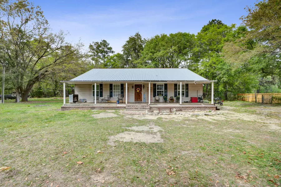 425 Tannenbaum Rd, Ravenel, SC 29470
