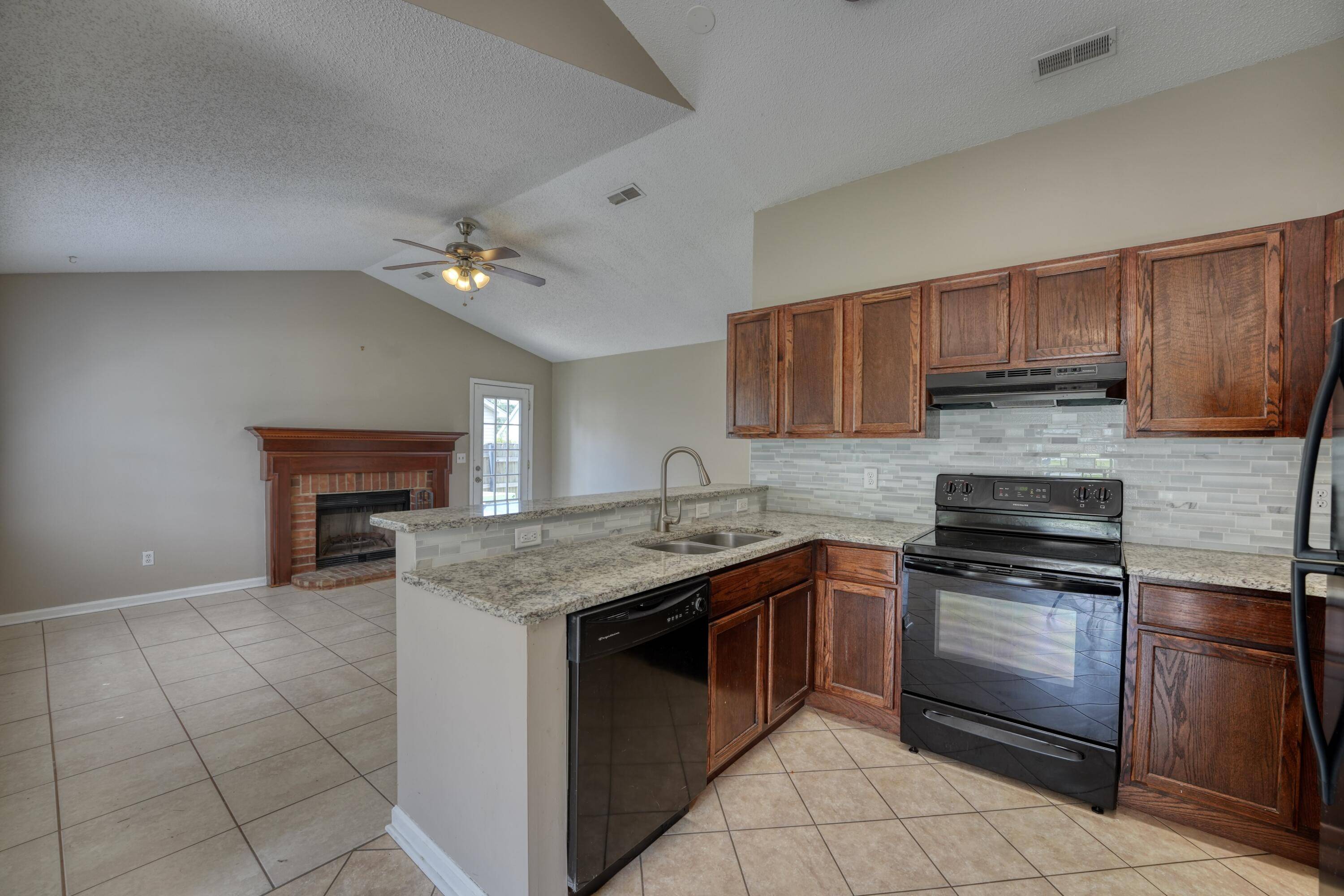 North Charleston, SC 29406,2788 Donner Ave