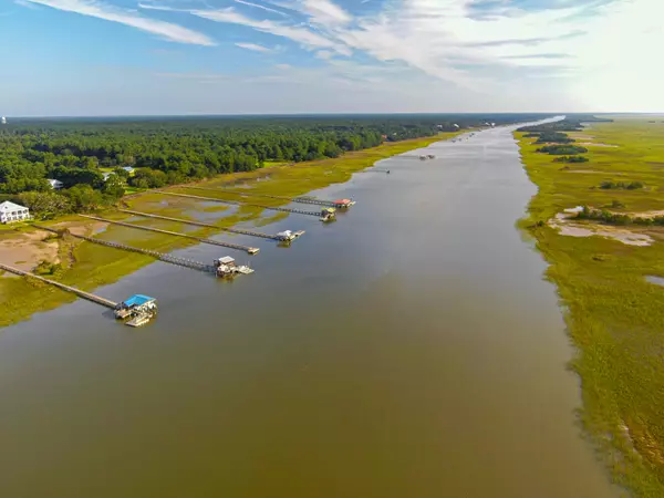 837 Grannys Ln, Awendaw, SC 29429