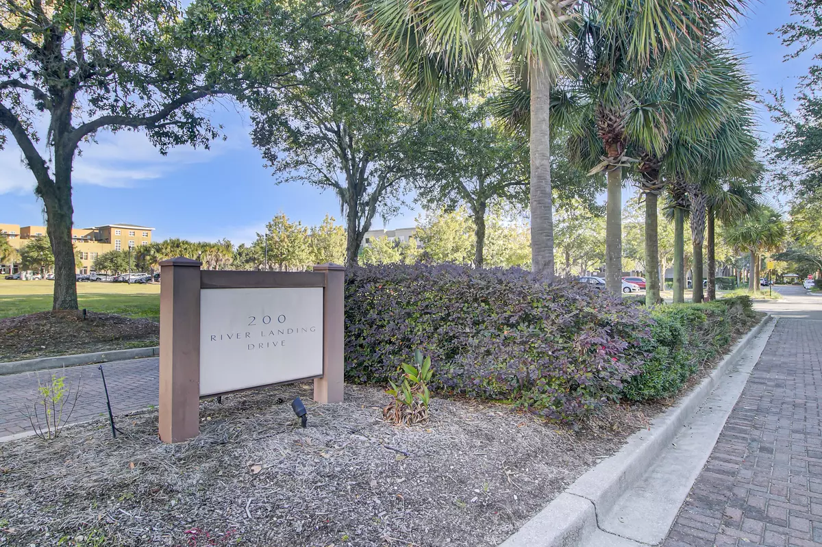 Charleston, SC 29492,200 River Landing Dr #102c
