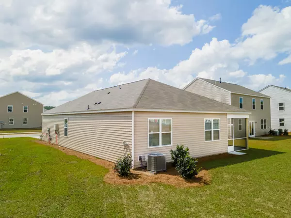 Summerville, SC 29483,113 Cloverleaf St