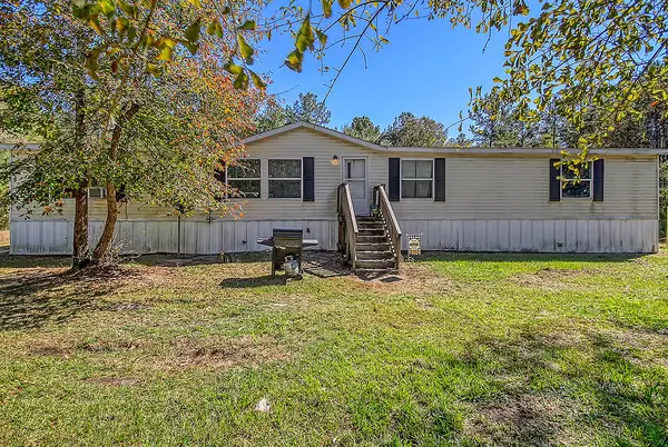 1103 Old Wiggins Rd, Holly Hill, SC 29059