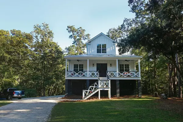 237 Warren Dr, Mcclellanville, SC 29458