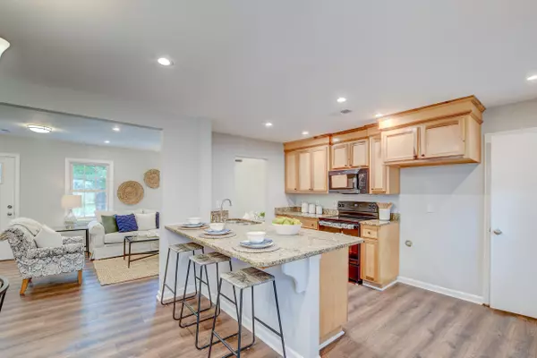 Summerville, SC 29483,304 Forest Cir