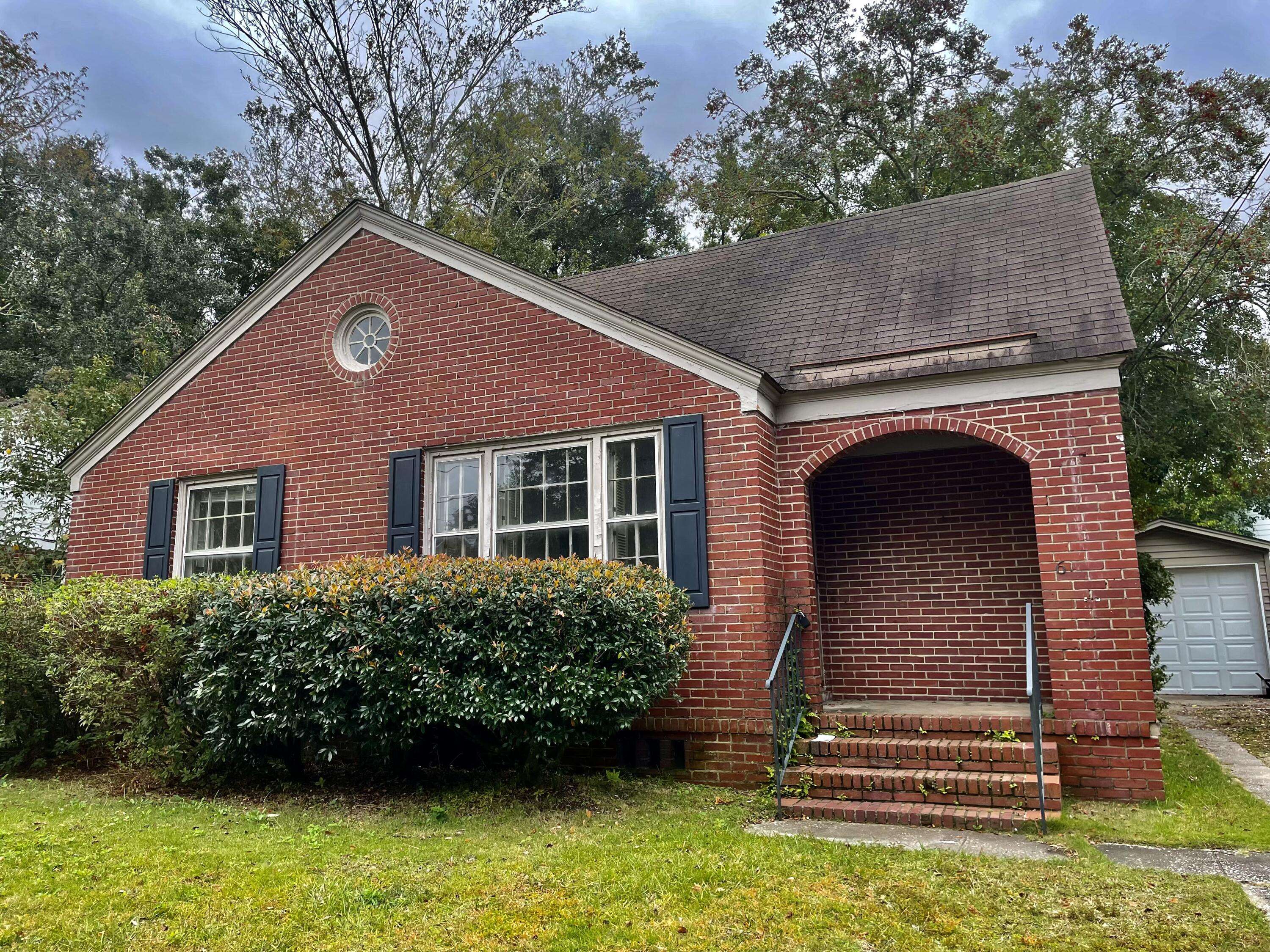 6 Campbell Dr, Charleston, SC 29407