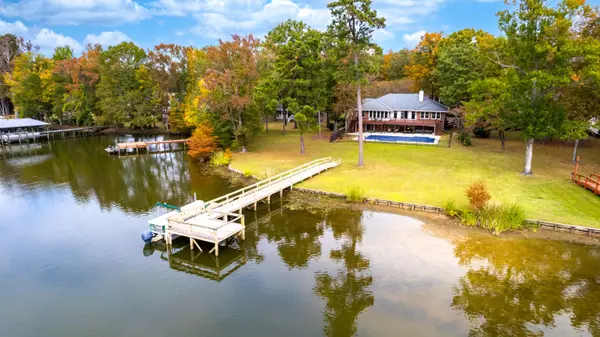 37 Ridge Lake Dr, Manning, SC 29102