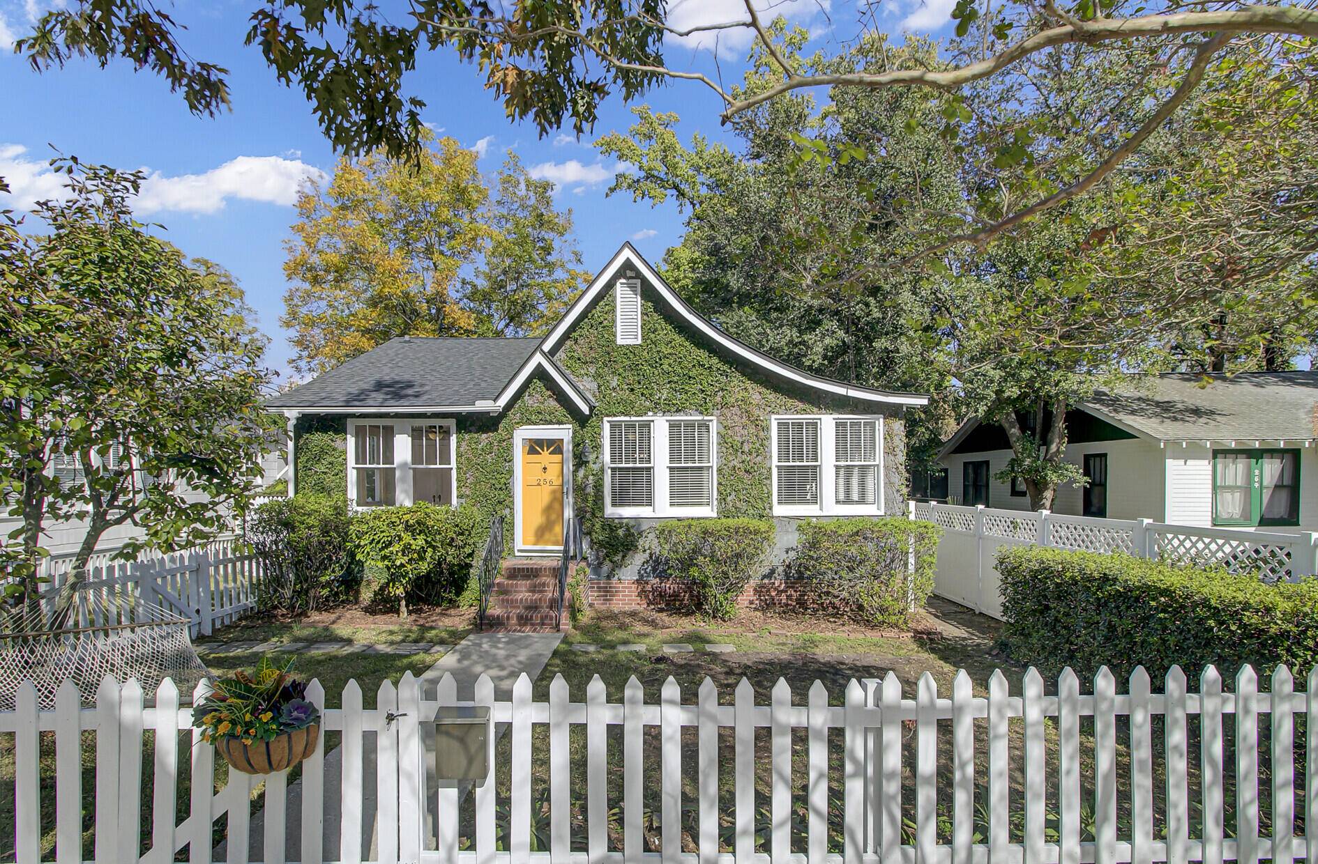 Charleston, SC 29403,256 W Poplar St