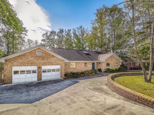 415 Santee Dr, Santee, SC 29142