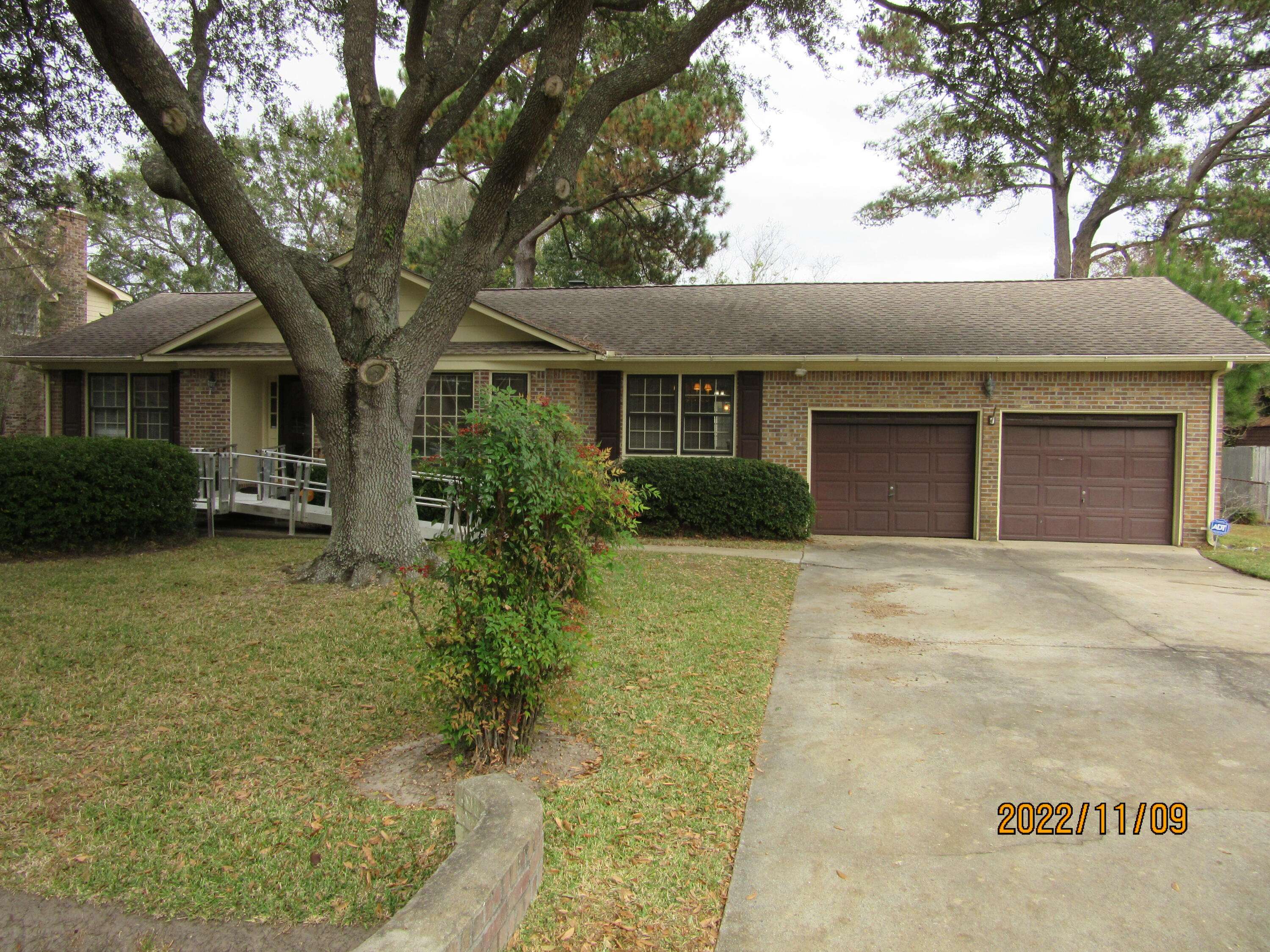 14 Charlton Ln, Charleston, SC 29407