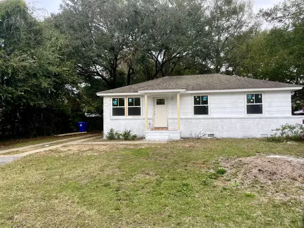 4 Ellen Ave, Mount Pleasant, SC 29464