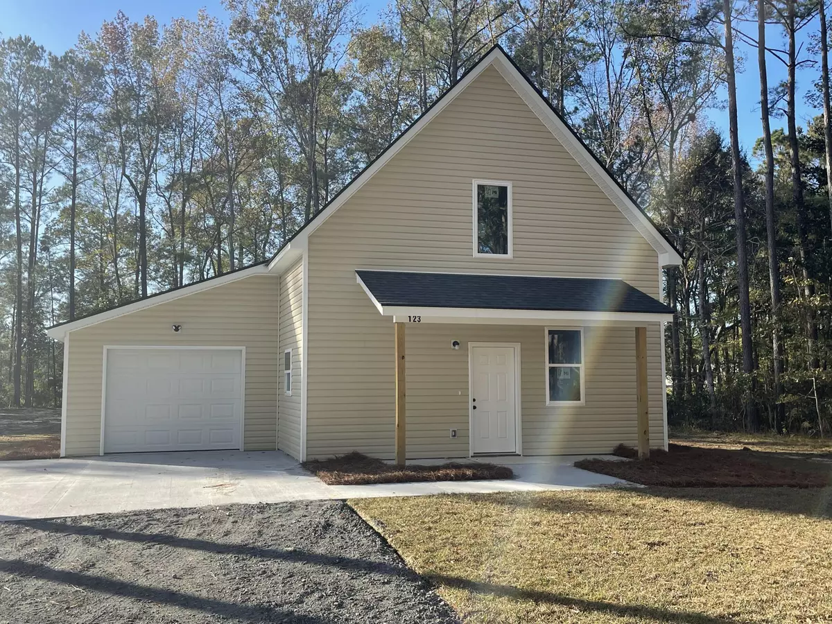 Summerville, SC 29483,123 White Picket Ln