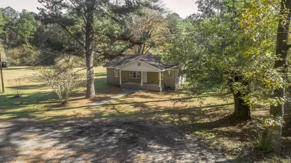 Bonneau, SC 29431,838 Lonely Oak Ln