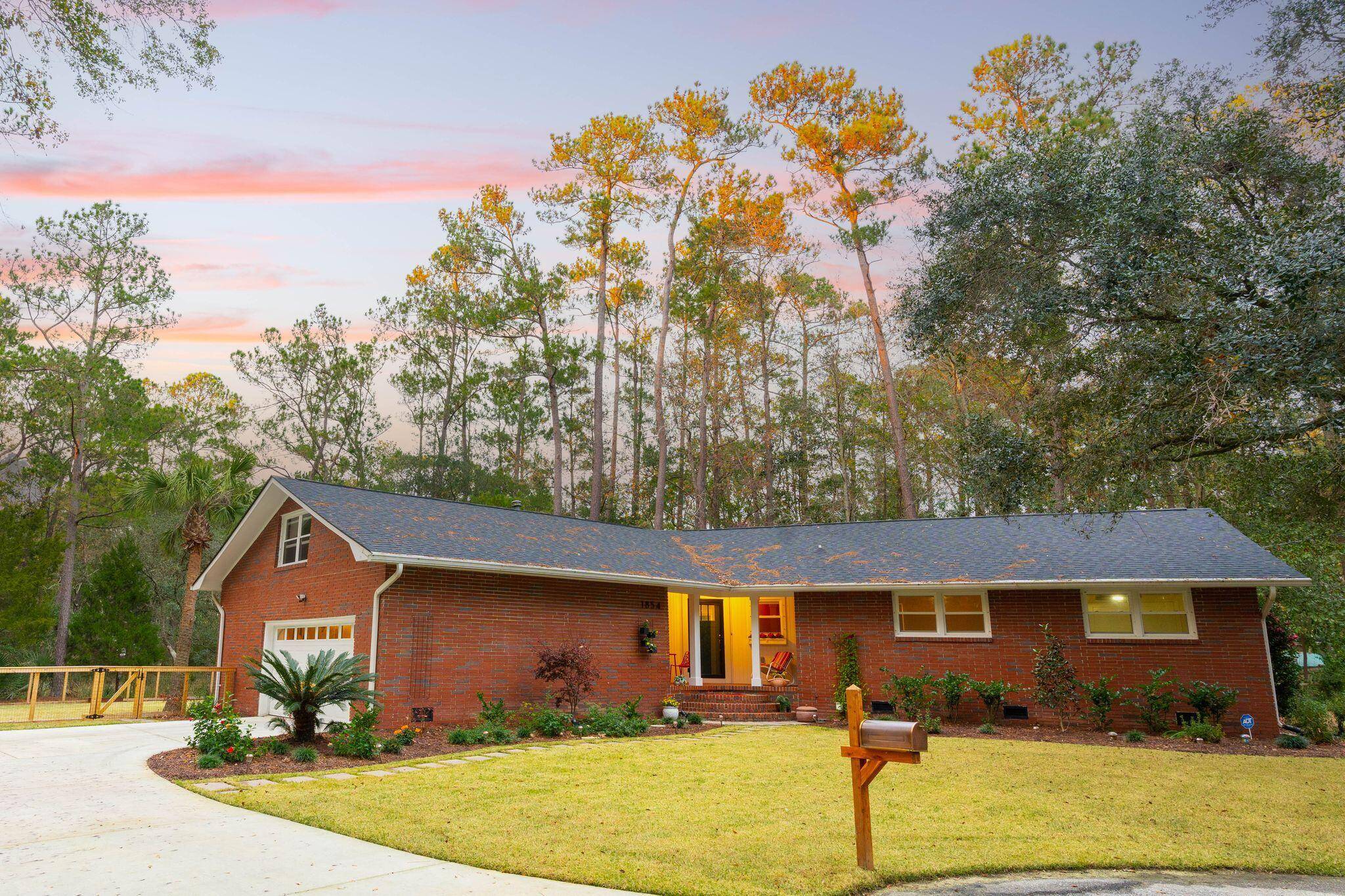 1854 Hutton Ct, Charleston, SC 29407