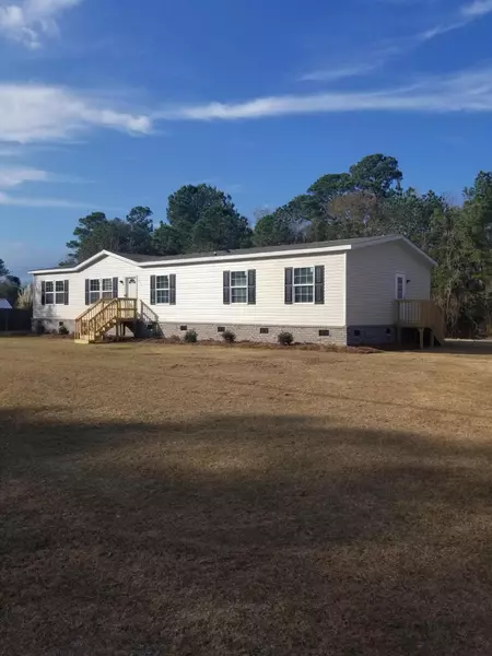 612 Barn Rd, Bonneau, SC 29431