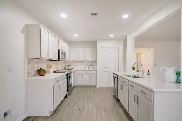 Summerville, SC 29486,352 Dunning Rd