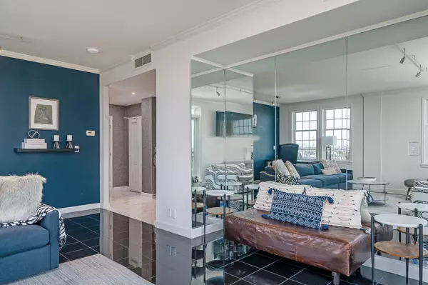 Charleston, SC 29401,1 King St #508