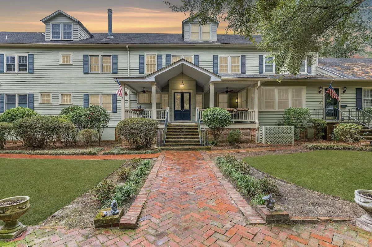 Summerville, SC 29483,116 W 5th South St #E