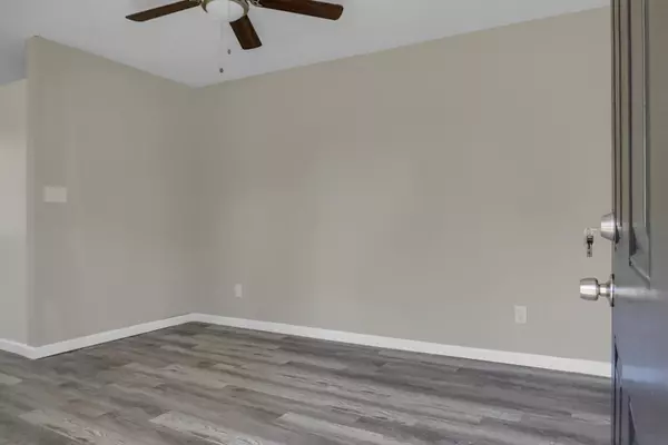 Summerville, SC 29483,305 Clover St
