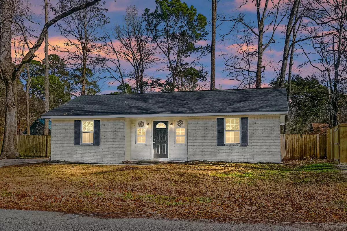 Summerville, SC 29483,305 Clover St