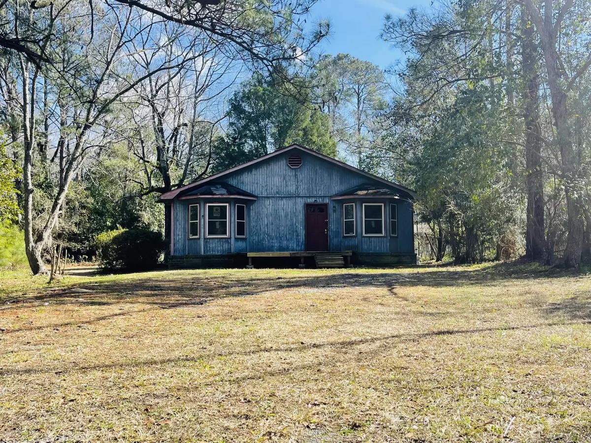 Moncks Corner, SC 29461,306 S Live Oak Dr