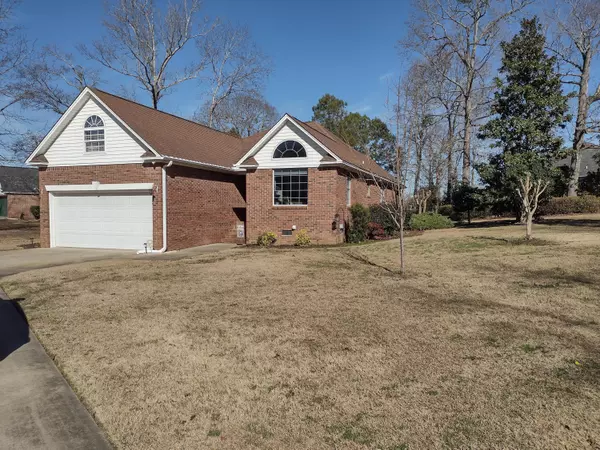 18 Ridge Lake Dr, Manning, SC 29102