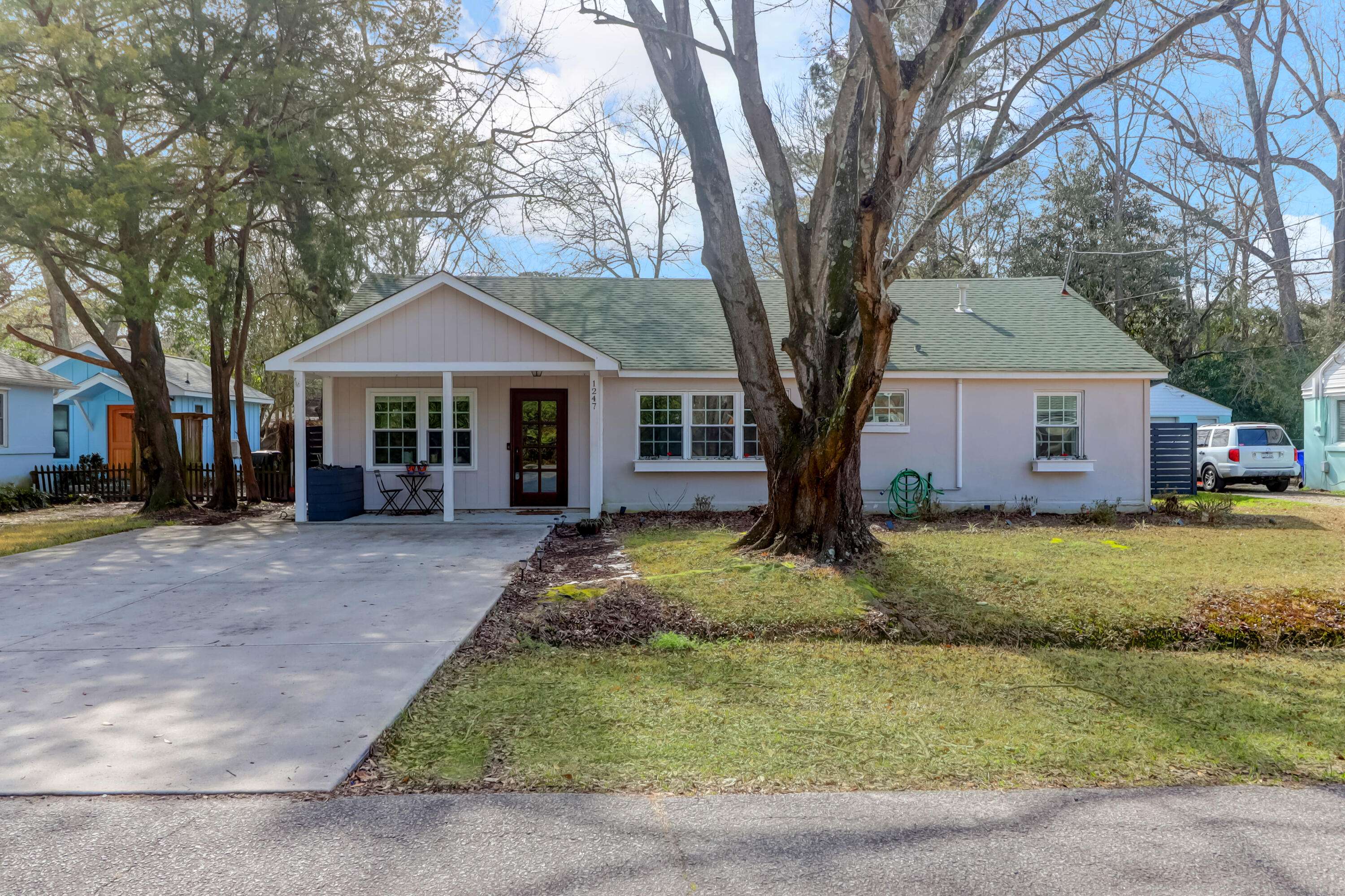 1247 Sunset Dr, Charleston, SC 29407