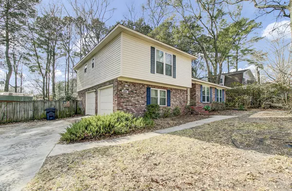 Summerville, SC 29485,104 Honeysuckle Ln