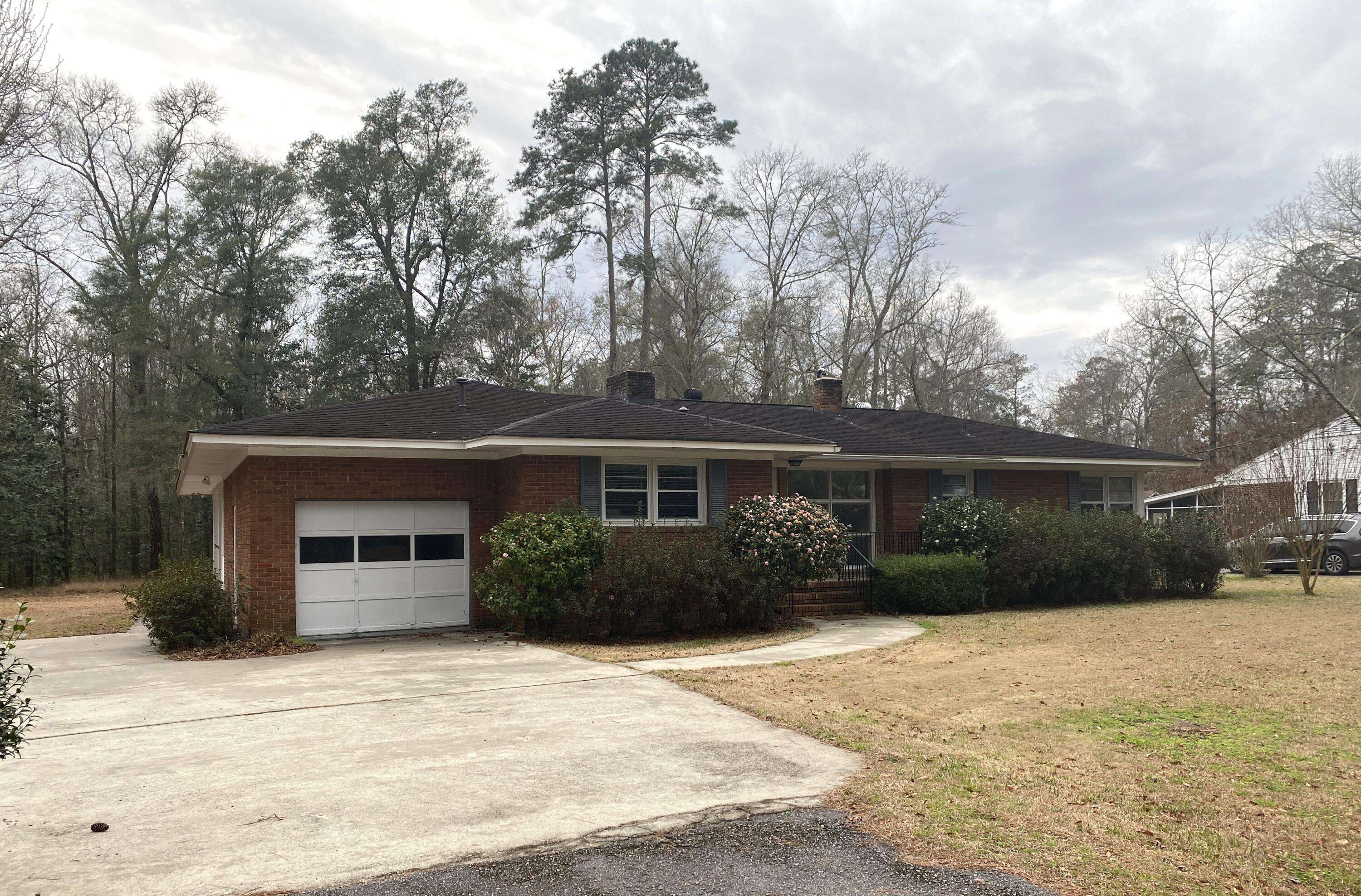 111 Greenbay St, Walterboro, SC 29488