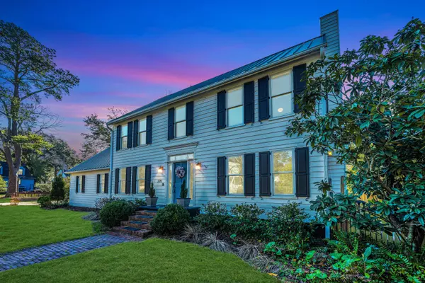 2211 Seroy St, Charleston, SC 29412