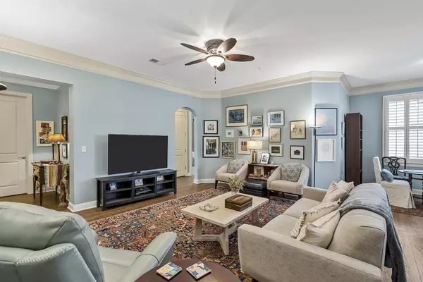 Charleston, SC 29492,200 River Landing Dr #D201