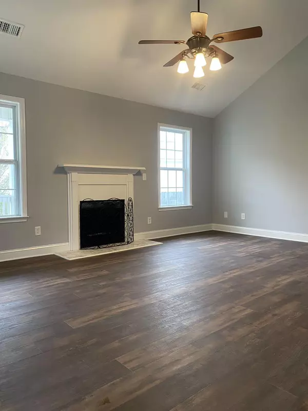 North Charleston, SC 29418,8309 Berringer Bluff