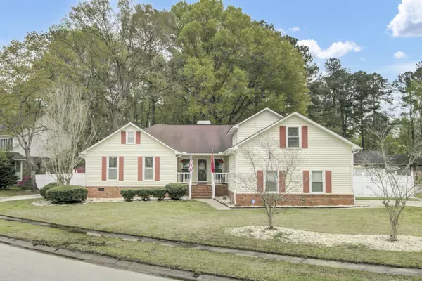 302 Mendenhall St, Summerville, SC 29483