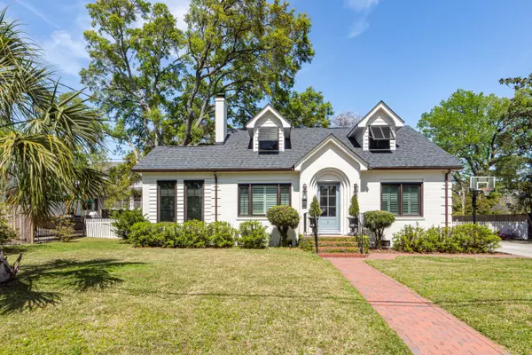 6 Charlestowne Rd, Charleston, SC 29407