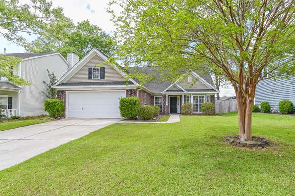 1489 Coopers Hawk Dr, Hanahan, SC 29410