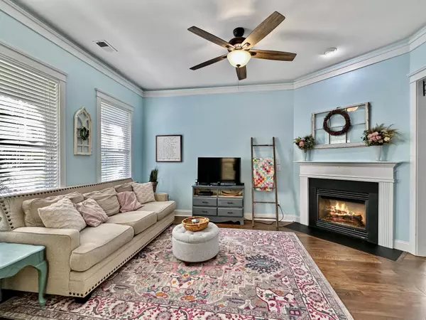 Summerville, SC 29483,320 Barberry St