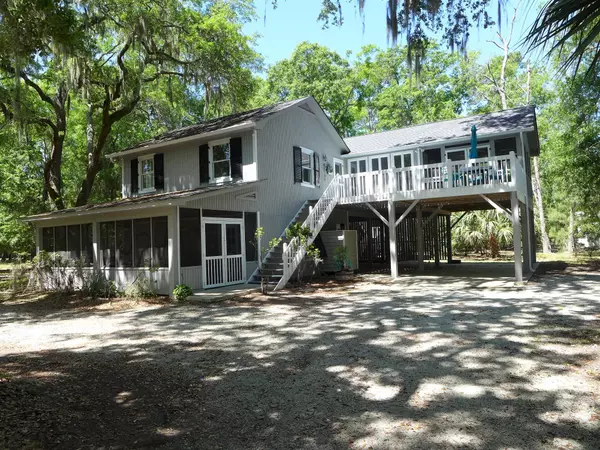 8996 Palmetto Rd, Edisto Island, SC 29438