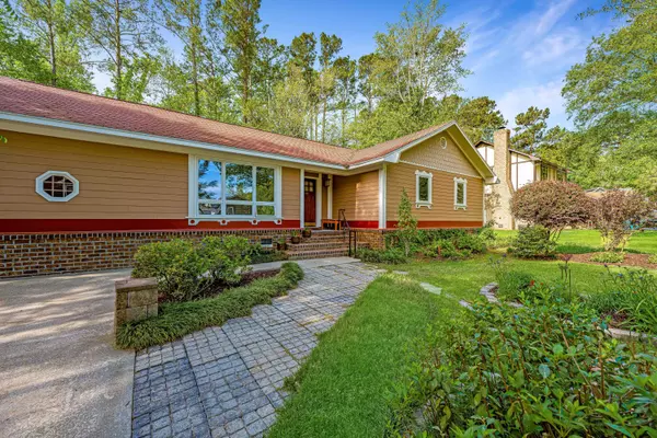 Summerville, SC 29485,112 Retriever Ln