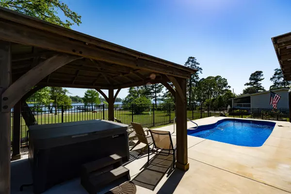 Manning, SC 29102,1049 Davis St