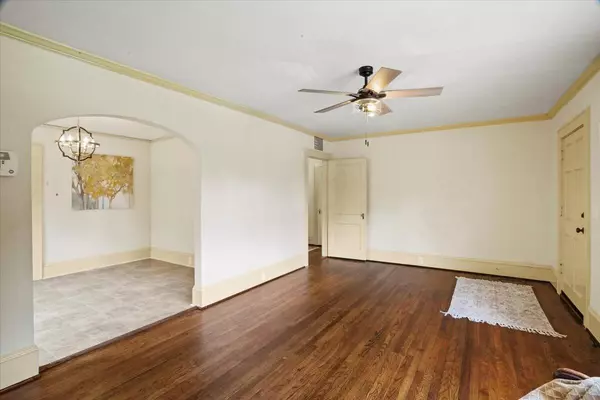 Kingstree, SC 29556,106 Oak St St