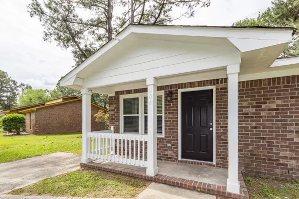 Summerville, SC 29483,204 Kiawah Cir