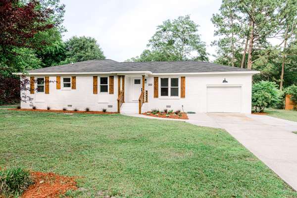 200 Rosewood Dr, Walterboro, SC 29488