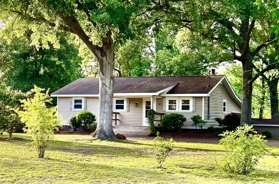 138 Ash Hill Dr, Eutawville, SC 29048