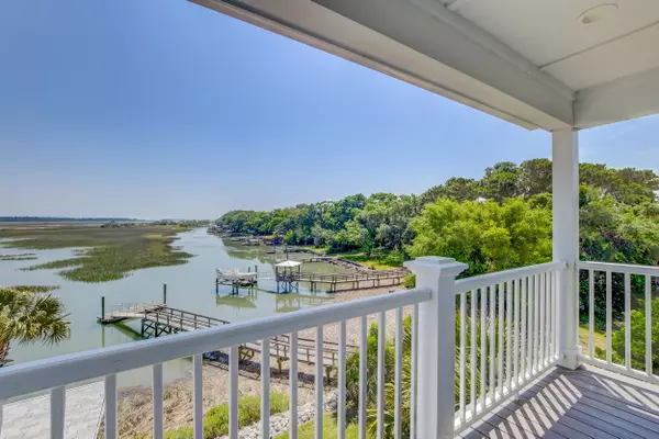 2242 Folly Rd, Folly Beach, SC 29439